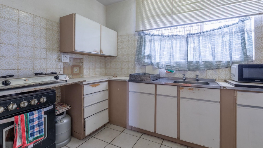 2 Bedroom Property for Sale in Goodwood Central Western Cape